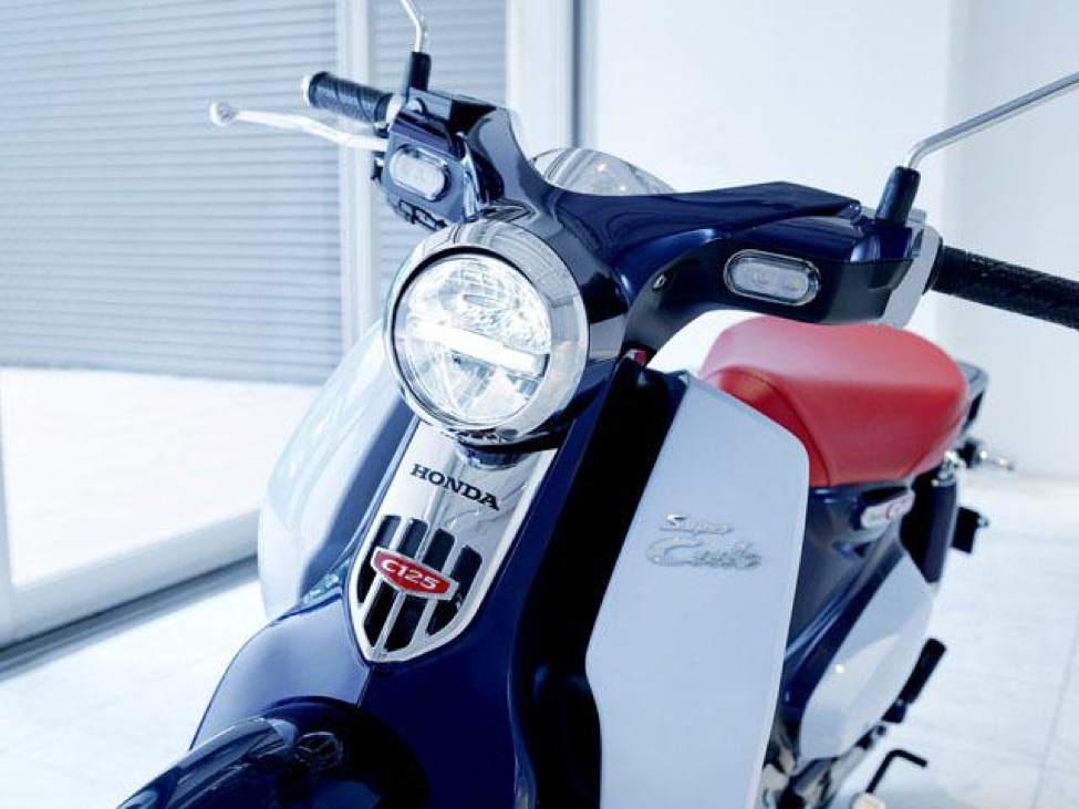 Xe Honda SUPER CUB C125 có thiết kế nhẹ nhàng, mềm mại, mang đậm dấu ấn của các dòng Cub truyền thống