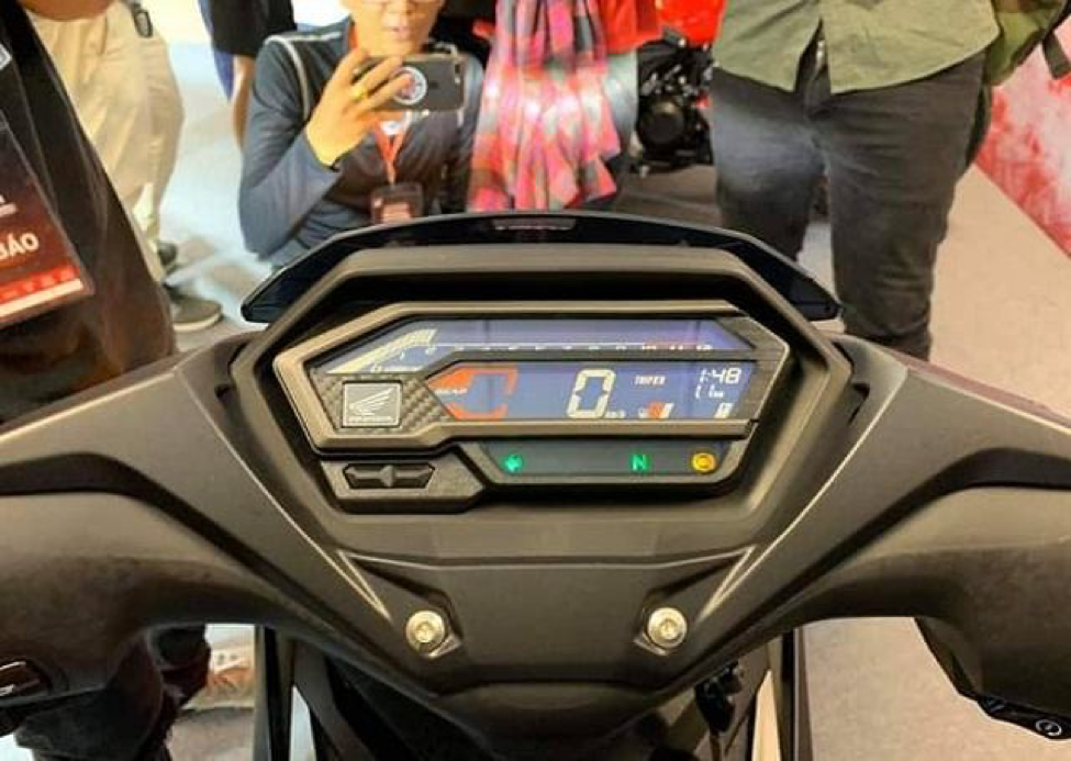 Mặt động hồ LCD hiện đại của Winner X